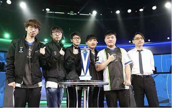 也看到了球 也看到了球