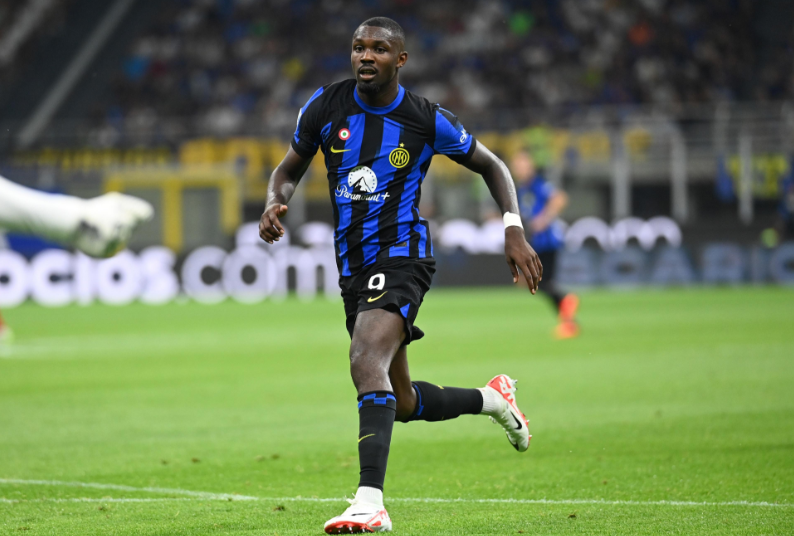 中国球迷仍 中国球迷仍